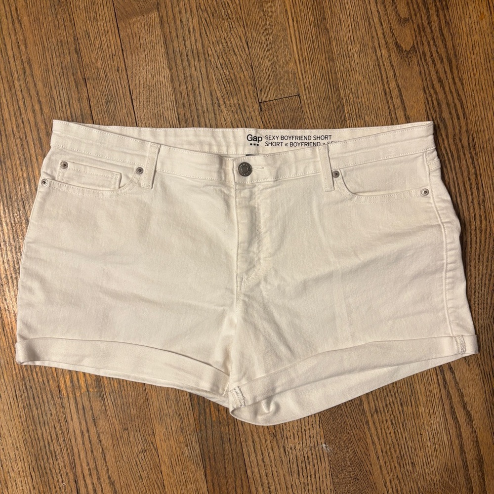 GAP Sexy Boyfriend Short